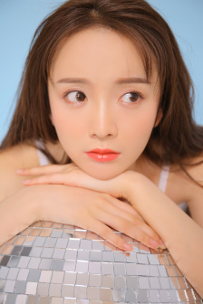 宝宝楼梯上做好刺激